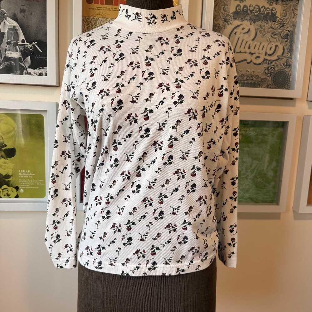 🤍 Vintage 90s Floral Mock Neck Long Sleeve Top 🤍
